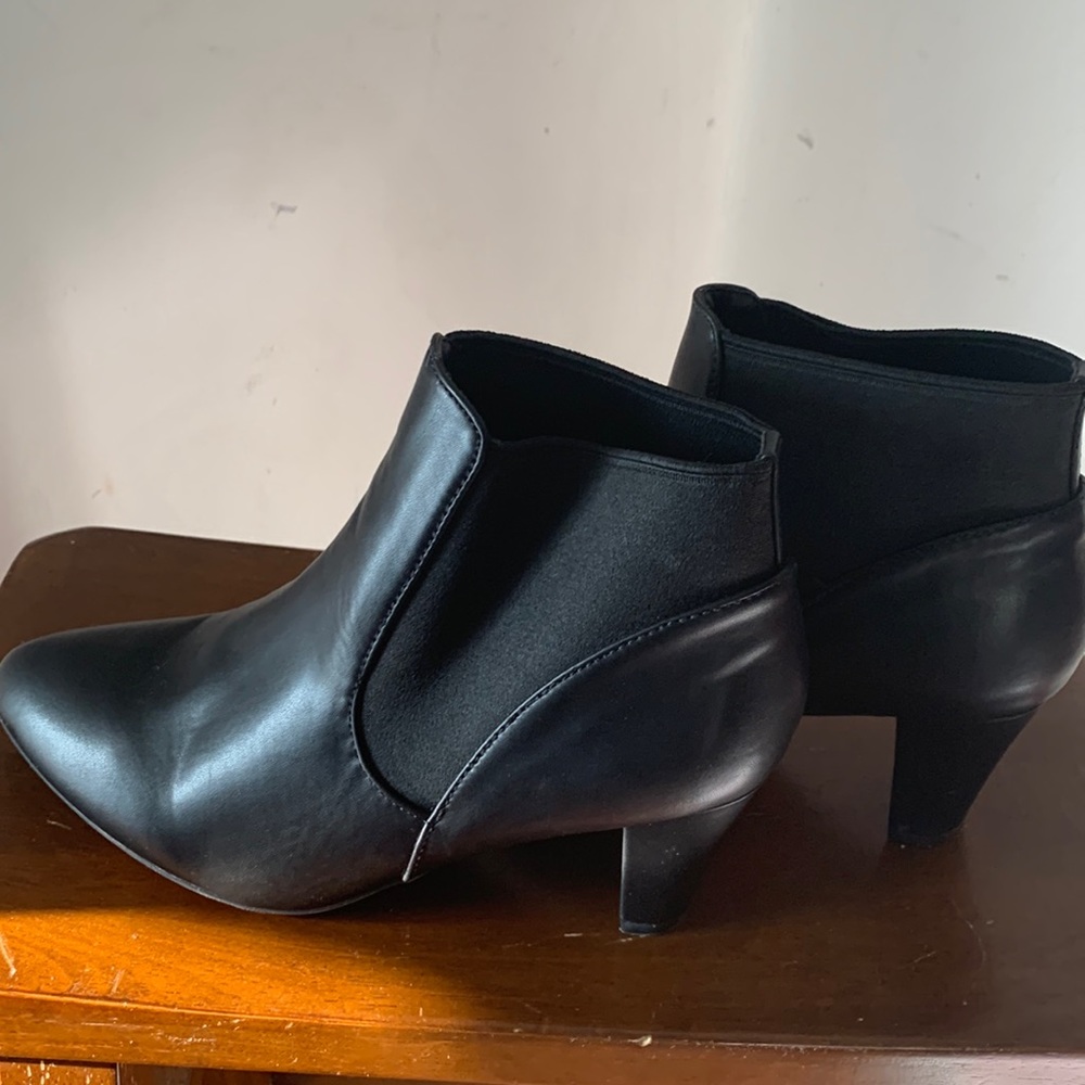 Womens’s black size 10m brand new dress booties